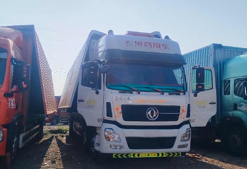 湖北孝感二手东风商用车天龙 天龙前四后四9米6飞翼