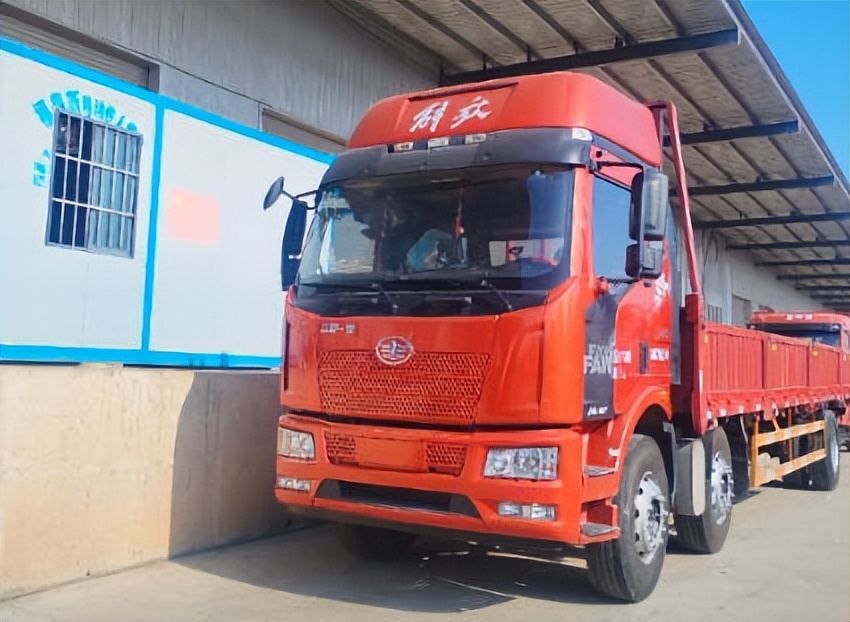 湖南株洲二手一汽解放解放J6L 解放前四后四9米6平板