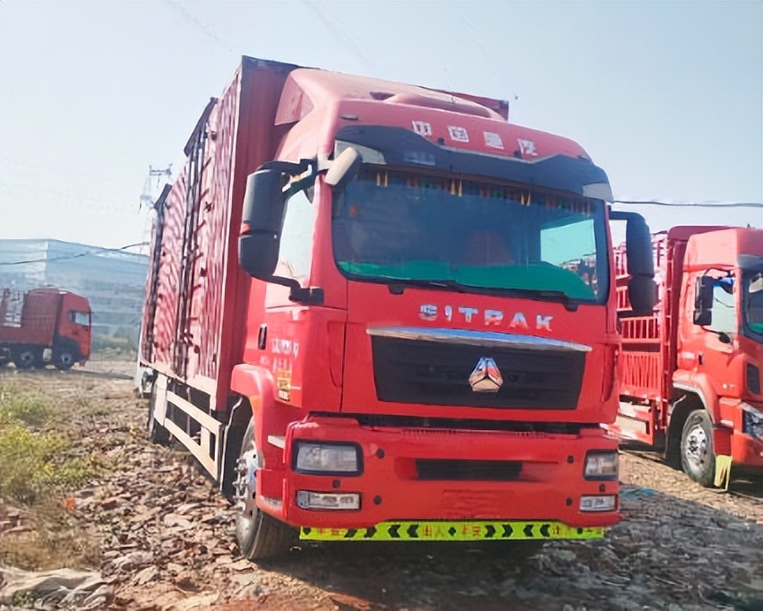 安徽池州二手中国重汽SITRAK G5 汕德卡9米8大单桥厢车